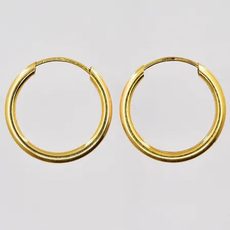Ett par örhängen Ø13, bredd 1,8mm, 18K Vikt: 0,6 g