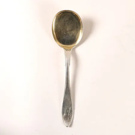 Serveringsspade modell Svensk spets, längd 216mm, monogramgravyr, tillverkad av A G Dufva, Stockholm 1908, silver 830/1000 Vikt: 84,8 g