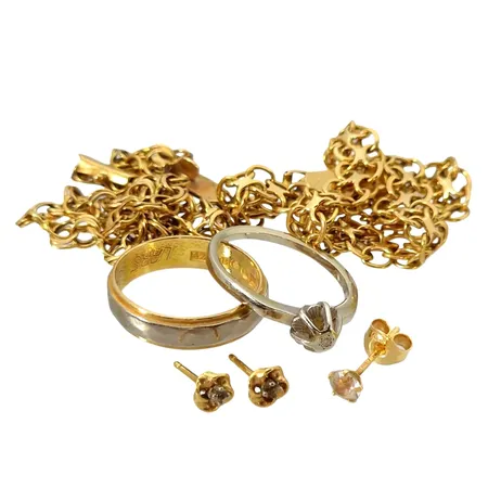 Diverse smycken, 18K guld, defekter och slitage Vikt: 20,3 g