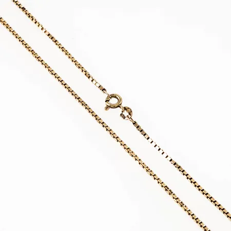 Kedja Venezia i 14K gult guld. Den är 45,5 cm lång, 1,4mm bred och väger 6,0g. Springring. Nötta ändöglor. 