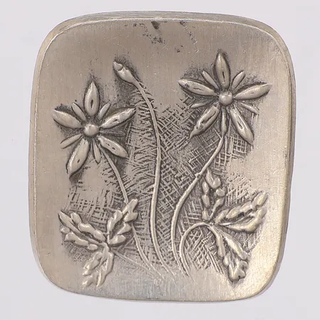 Brosch med blommor från Runes konsthantverk 35 x 30mm tenn