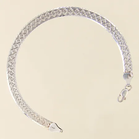 Armband med dekor, längd 19cm, bredd 5mm, silver 925/1000 Vikt: 7,1 g