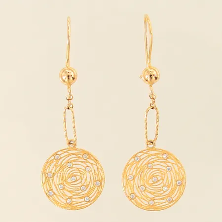 Ett par örhängen med dekor samt vita stenar, 35x18mm, 21K  Vikt: 3,8 g