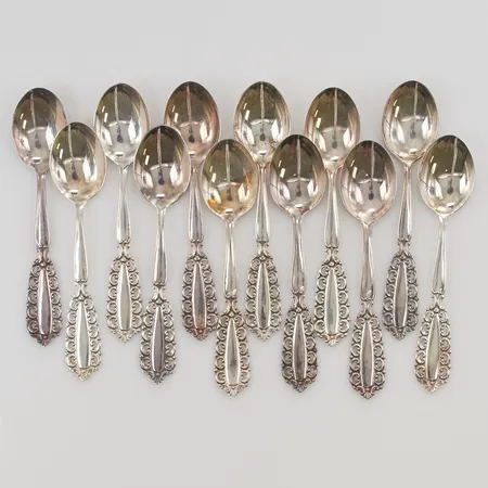 12 Moccaskedar, 10cm, tillhörande schatull, 830/1000 silver, 100,6g.