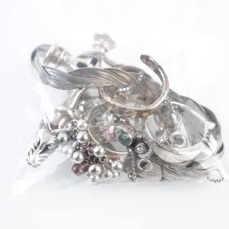 Diverse silversmycken Vikt: 62,1 g