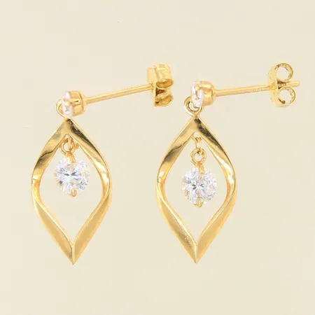 Ett par örhängen med vita stenar, 15x9mm, 18K  Vikt: 1,6 g