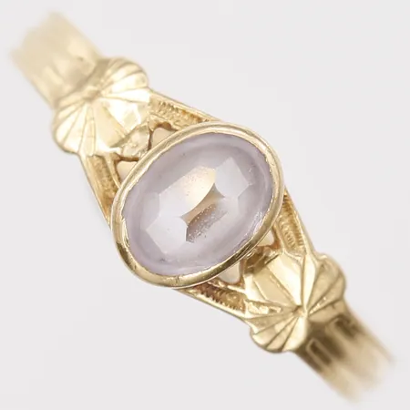 Ring med ametist, stl: 17½, tillverkad av Gustaf Dahlgren & co, Malmö år 1926, 18K guld  Vikt: 1,4 g