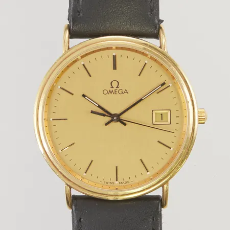 Herrur Omega 18K, 33,5cm, quartz, gravyr, batteribyte krävs går ej, läderband ej original, inga tillbehör.