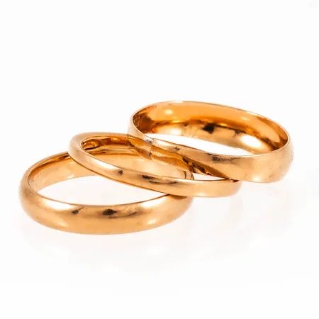 Diverse defekt/graverat guld i 18K. Vikt: 6,6g. 