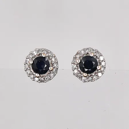 Ett par örhängen med safir och diamant, Ø5,6mm, vitguld, 18K Vikt: 1,4 g