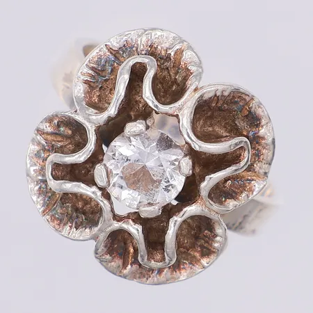 Ring med bergkristall regelbar modell stl 17½ av Theresia Hvorslev för MEMA år 1977, 925/1000 silver Vikt: 6 g