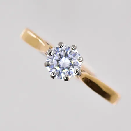 Ring stl 20¼, vit sten, rödguld och vitguld, bredd 2,2mm, sten bredd 7mm, 18K Vikt: 3,4 g