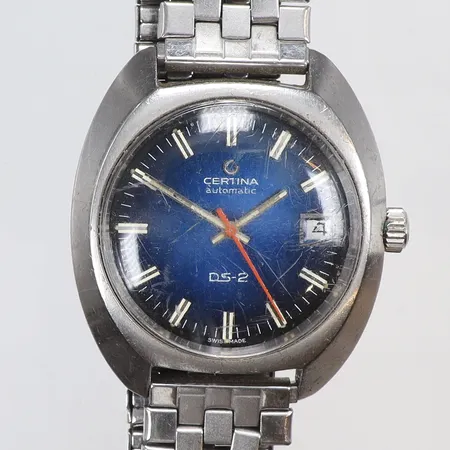 Certina DS-2 Ø38mm "Turtle Back", 1970-tal, datum, repigt glas, defekt länk (ej original) med slitage 