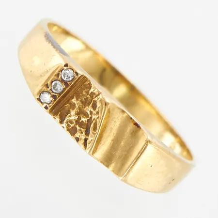 Klackring med stenar stl 16¼, bredd: 2-5mm, 18K  Vikt: 2,3 g