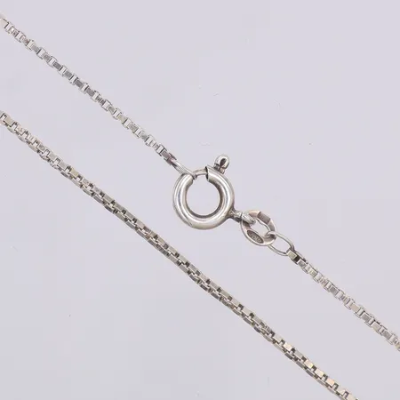 Kedja Venezia 44cm lång & 1,4mm bred, 830/1000 silver Vikt: 3,2 g