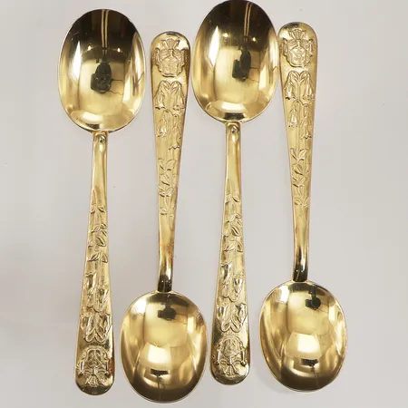 Fyra moccaskedar, Carl Von Linné 1779-1978, ca 11,5mm, blomstermotiv i relief, Mema/ Fyrklövern, förgyllt silver 830/1000 Vikt: 50 g