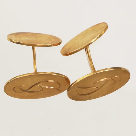 Ett par manschettknappar, längd 21,6mmm, bredd 14,8mm, monogramgravyr, 18K  Vikt: 14,4 g