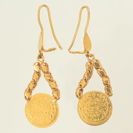 Örhängen med myntdetaljer, längd 54mm, bredd 7-16mm, 21K, 7,7g Vikt: 7,7 g