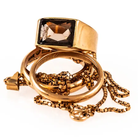 Diverse defekt/graverat guld i 18K. Vikt: 22,0g. 