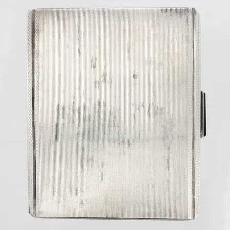 Cigarettetui, ca 8x6,5cm, gravyr invändigt, slitage, 925/1000 silver. Vikt: 95,6 g