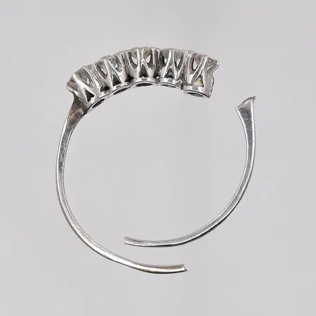 Ring defekt, diamanter 0,125ctv, Platina Vikt: 1,9 g