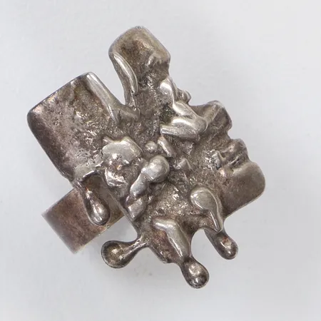 Ring med abstrakt mönster stl 17½ bredd 5-25mm GD&Co ( G. Dahlgren & Co) Malmö 1971 silver 830/1000 Vikt: 11,3 g