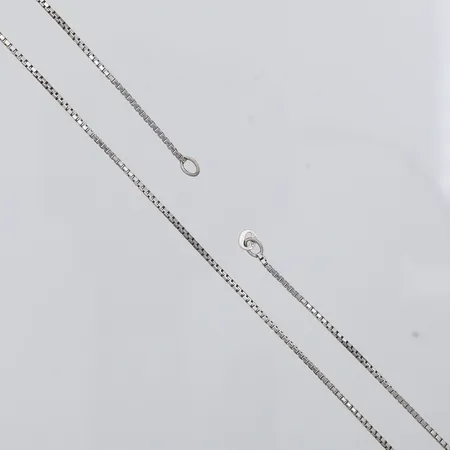 Kedja Venezia 37cm lång & 1,4mm bred, defekt saknar lås, 925/1000 silver Vikt: 3,3 g