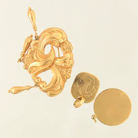 Diverse guldsmycken, buckliga, skadade, 18K  Vikt: 7,5 g