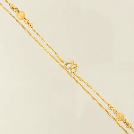 Collier med integrerade berlocker, längd 45,5cm, bredd 1-6mm, etui, ojämnheter, Thaiguld, 23K  Vikt: 7,6 g