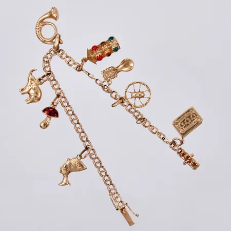 Armband Bismarck med åtta berlocker längd: ca 18cm bredd: ca 4mm, KHM Michelsson Eftr Guldsmed H, Stockholm, år 1961, en sten saknas på en berlock, 18K  Vikt: 15,4 g