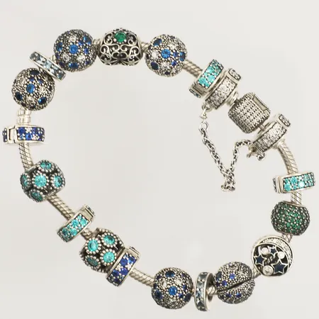 Armband Pandora med 20 berlocker, ca 20cm, bredd 11mm,  925/1000 silver Vikt: 64,8 g