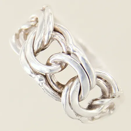 Ring Bismarck, stl 16½, bredd 2-9mm, GHA, något skev, silver 925/1000 Vikt: 2,8 g