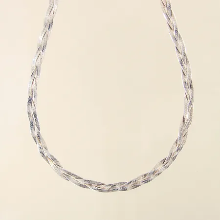 Collier, flätad dekor, längd 43cm, bredd 5mm, silver 925/1000 Vikt: 12,8 g