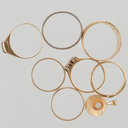 Diverse guld, defekter/gravyrer, 18K, 15,9g.