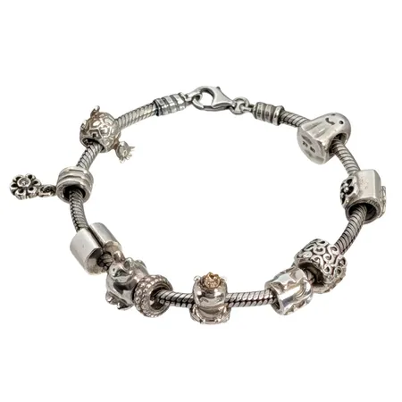 Armband PANDORA, silver 925/1000, ALE, 10 stycken berlocker/charms (någon enstaka med svag/fragmentarisk märkning), en med vit sten, längd 19 cm, länk Ø3 mm, berlocker med varierande mått Vikt: 40 g