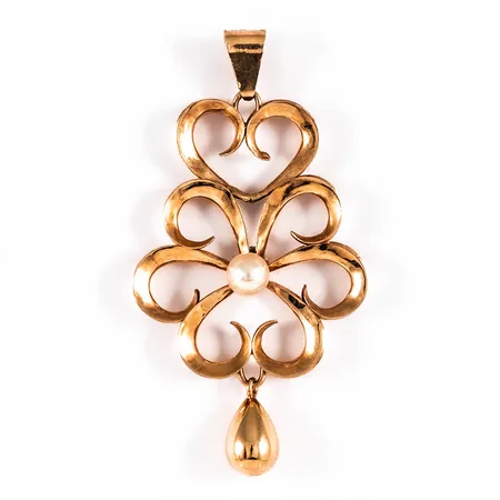 Hänge i 18K guld med en odlad pärla Ø 4,5 mm. Det är 24,5 mm brett, 46,5 mm långt inkl. ögla och väger 2,7g. Sliten spetsögla. 