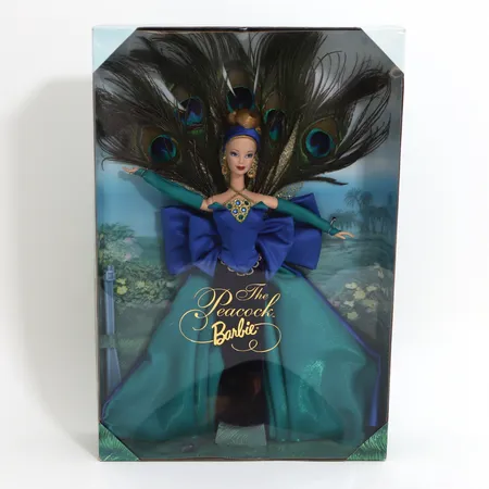 Barbiedocka "The Peacock Barbie", i originalkartong Vikt: 0 g Skickas med paket.