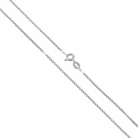 Kedja Venezia i 18K vitguld. Den är 39 cm lång, 1,1 mm bred och väger 3,1g. Slitna ändöglor och springring.