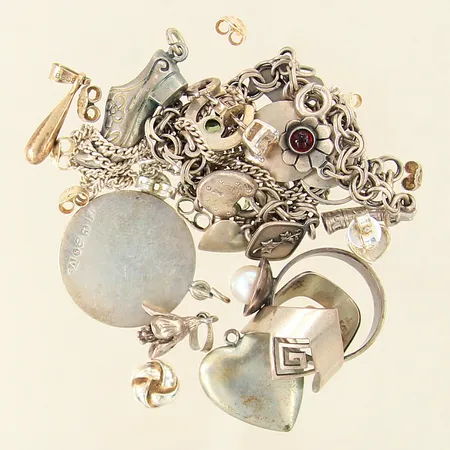 Diverse silversmycken, udda, stenar, pärla, defekta, gravyr, silver 830-975/1000 Vikt: 39,3 g