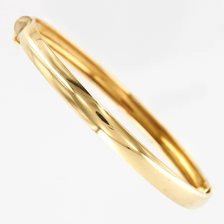 Stelt armband, öppningsbart, mått ca 65x55mm, bredd ca 6mm, buckla, glapp i lås, 18K  Vikt: 9,2 g