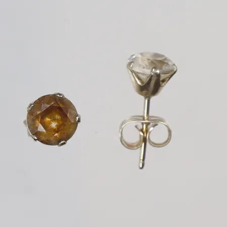 Ett par örhängen med vita stenar, 15mm, 18K, bruttovikt 1,2g Vikt: 1,2 g