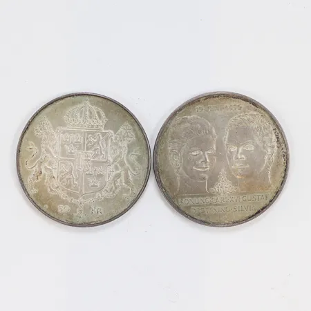 Två Minnesmynt, 50 kr, Bröllopet mellan Konung Carl XVI Gustaf och Drottning Silvia, 19 juni 1976, silver 925/1000 Vikt: 53,8 g