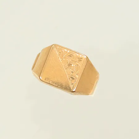 Klackring med mönster, stl ca 19, bredd 4-12mm, 18K, 3,6g Vikt: 3,6 g