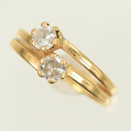 Ring med vita stenar, stl ca 18, bredd 3-7mm, 18K, 1,2g 