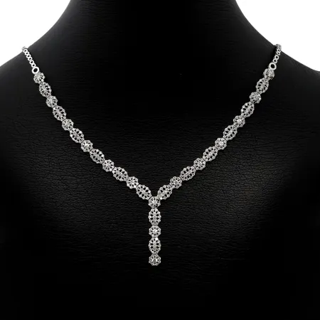 Collier, 18K vitguld, vita stenar, längd 40,0 cm, bredd 5,5 mm, några stenar saknas - för övrigt i fint skick, övriga stenar utan anmärkning Vikt: 15,3 g