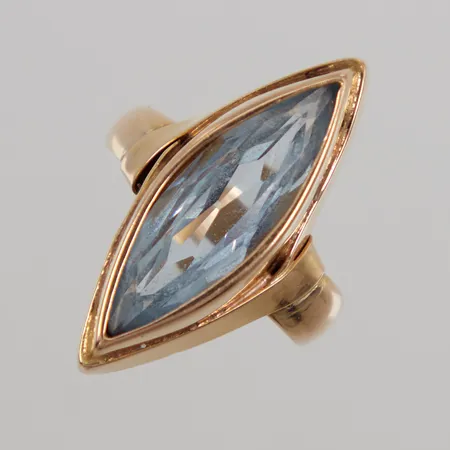 Ring med blå sten stl 18, bredd 3,5-29,7mm, smärre repor, 18K, Bruttovikt 10,1g.