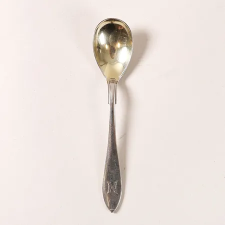 Dessertsked modell Svensk spets, längd 147mm, monogramgravyr, tillverkad av A G Dufva, Stockholm 1906, silver 830/1000 Vikt: 27,1 g