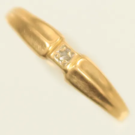 Ring med vit sten stl 17¼, bredd 2-3mm, 18K, 0,8g 