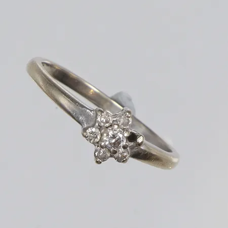 Ring med diamant totalt ca 0,10ct,  stl 16¼, bredd 1-5mm, vitguld, sten saknas, 14K Vikt: 1,5 g