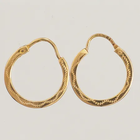 Ett par örhängen creoler, Ø17,7mm, bredd 2mm, 18K  Vikt: 2 g